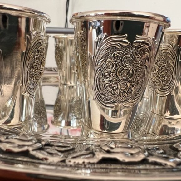 Antique Silver Plated round tray with 8 mini cups - Picture 5 of 5